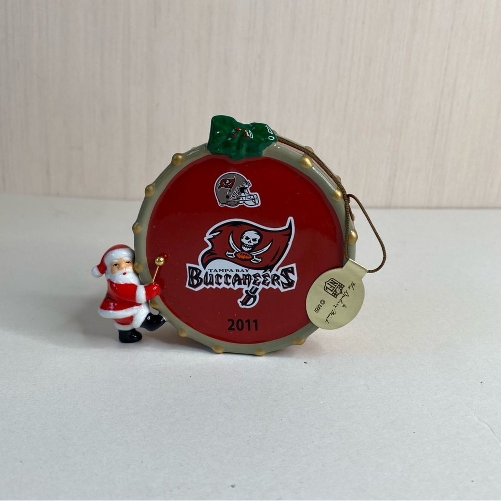 Danbury Mint NFL Tampa Bay Buccaneers Christmas Ornament Retired 2011